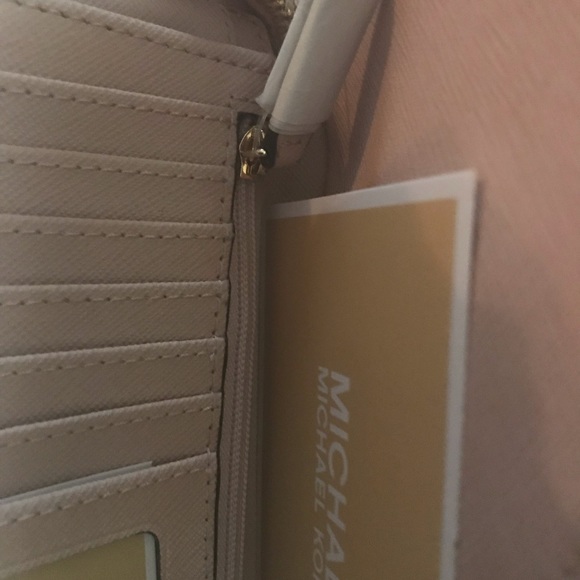 Michael Kors ❤️SOLD❤️ - Picture 6 of 8